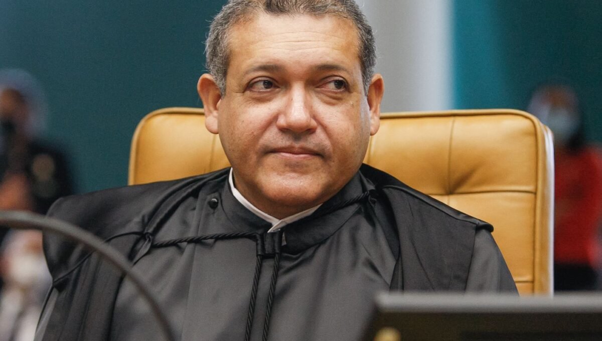 Nunes Marques suspende novos posts e seguidores no Exército do Lula 