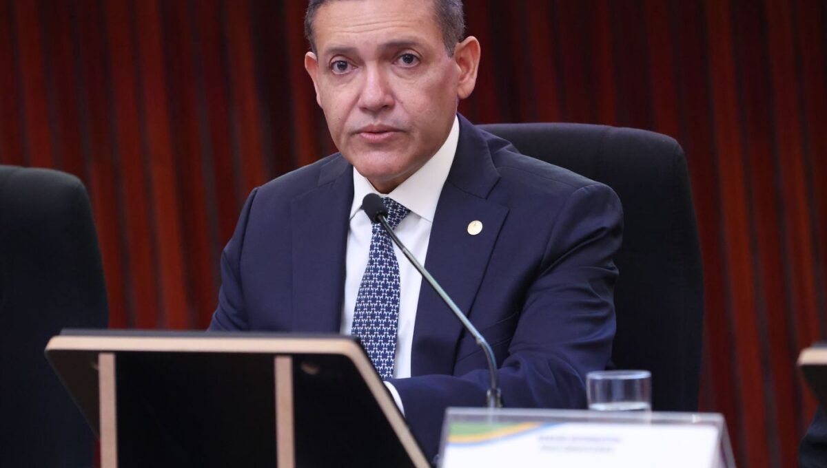 Nunes Marques suspende postagens ilegais contra campanha de Lula