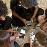 Pesquisa mostra que 82% são contra crianças de até 3 anos com celular