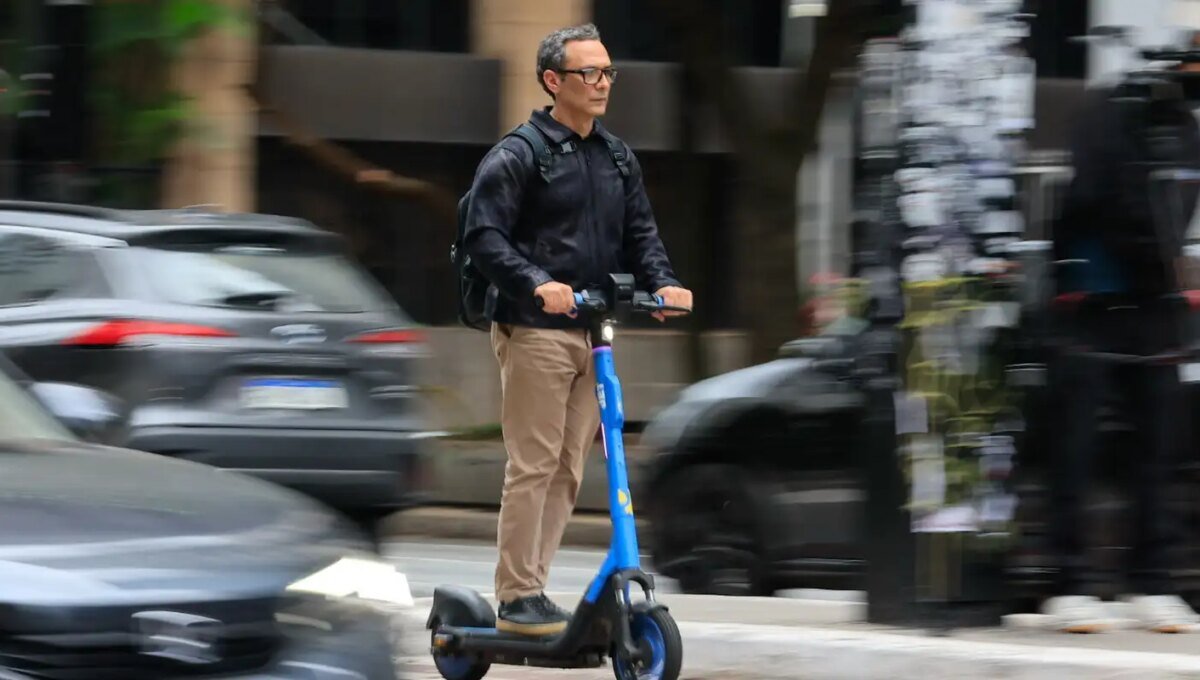 Prefeitura de SP começa a fiscalizar bicicletas e patinetes elétricos