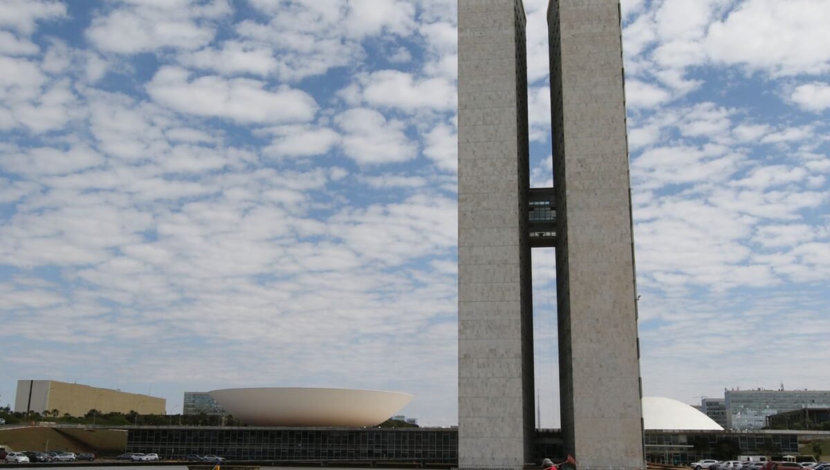 Presidente do Senado marca para segunda votação do fim da escala 6×1