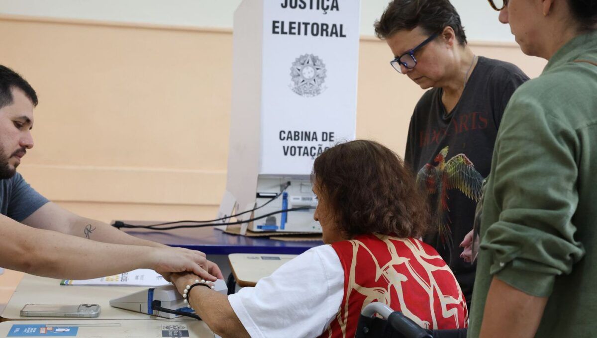 Primeiro turno contou com 43% mais eleitores de ao menos 70 anos