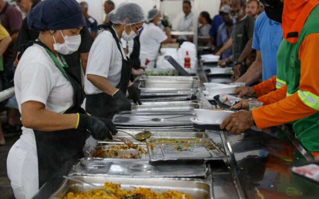 Restaurantes Comunitários do DF promovem ação de educação alimentar e nutricional