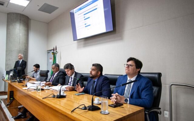 Técnicos apresentam o andamento das metas fiscais do governo